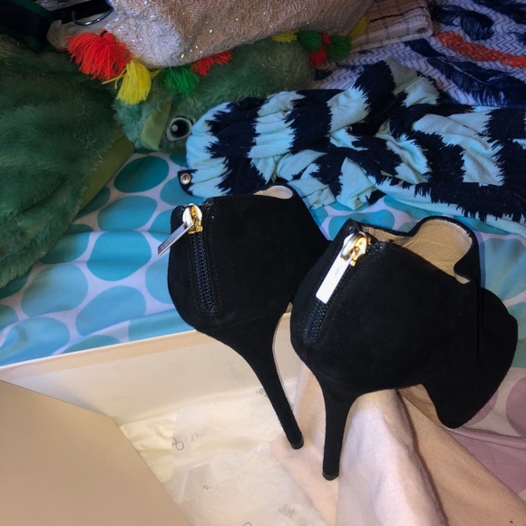 Womans Shoes - Picture 7 of 17